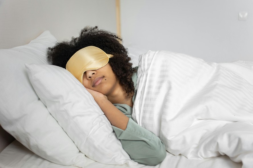 Como dormir cedo? 4 hábitos simples que vão regular seu ritmo circadiano