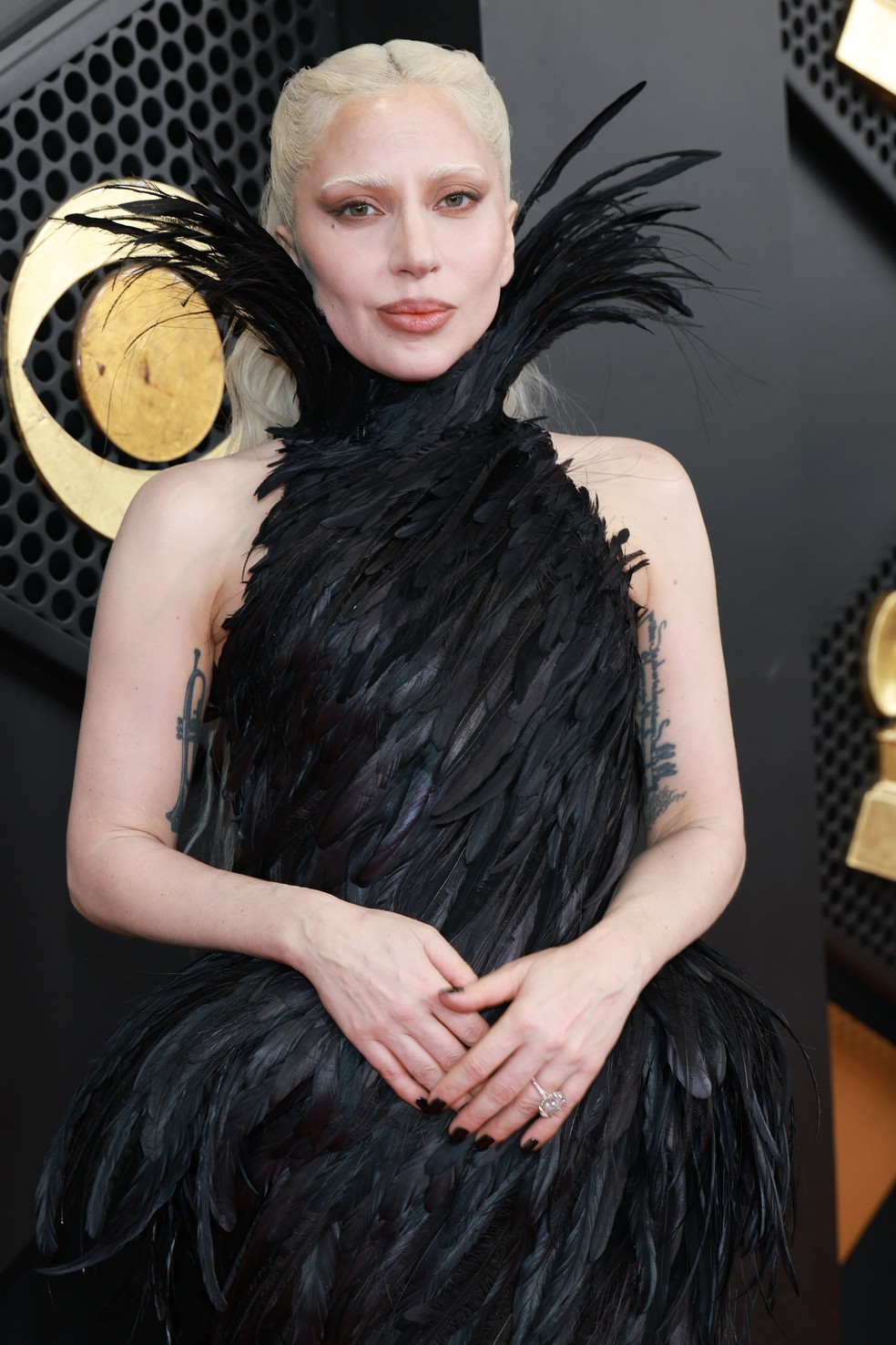 Marrom domina os lábios das celebridades no Grammy 2026 — Foto: Getty Images