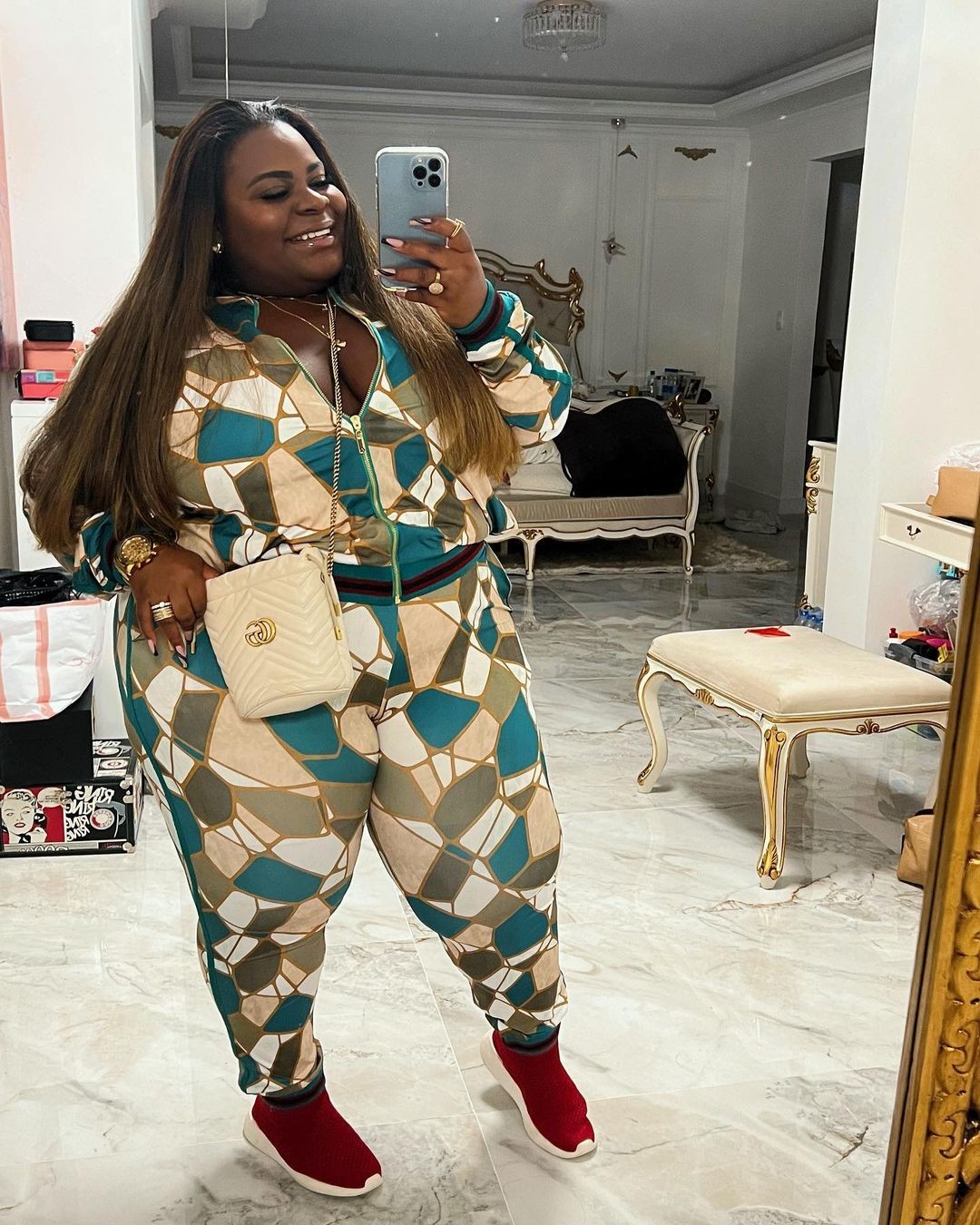 Jojo Todynho aposta em macacão fashionista com bolsa de R$ 6,5 mil