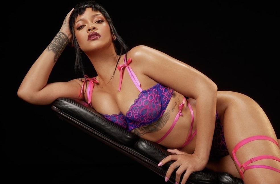 Rihanna usa um sutiã modelo meia taça para a Savage X Fenty (Foto: Reprodução/Instagram @badgirlriri) — Foto: Glamour