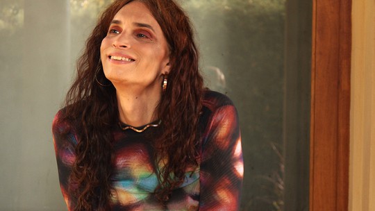Artista plástica Maria Eduarda Henriques narra transição de gênero aos 48 anos: "Causava-me pavor a possibilidade de perder o amor dos meus filhos"