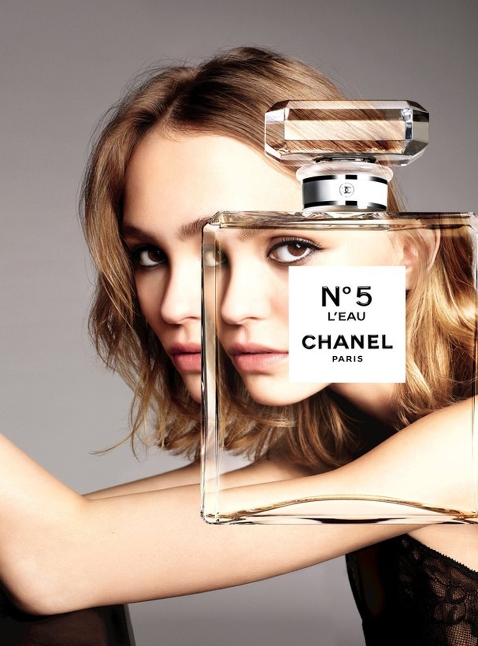 Lily Rose-Depp em campanha do Chanel N. 5 L'Eau (Foto: Divulgação) — Foto: Glamour