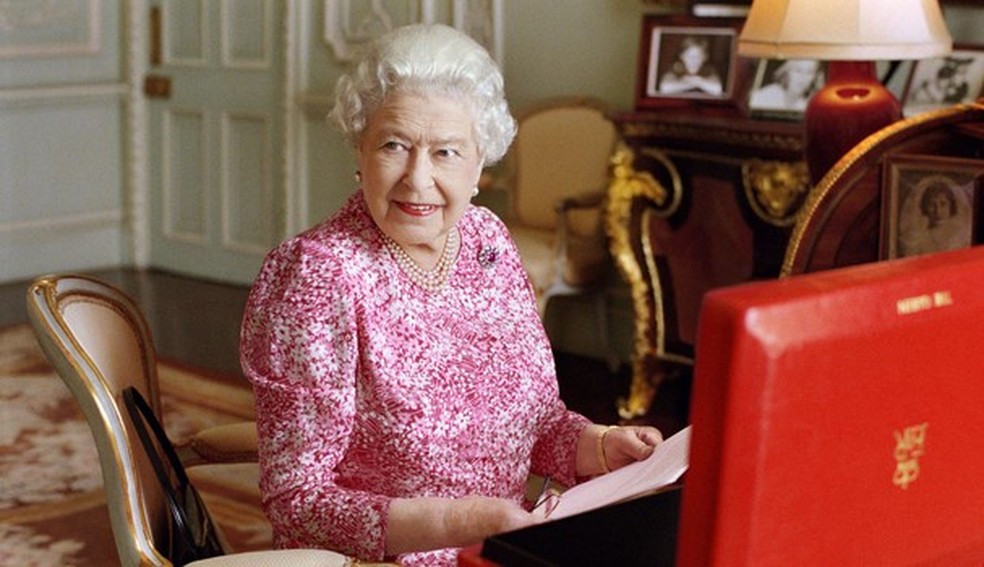 Retrato oficial da rainha Elizabeth II (Foto: Mary McCartney via Getty Images) — Foto: Glamour
