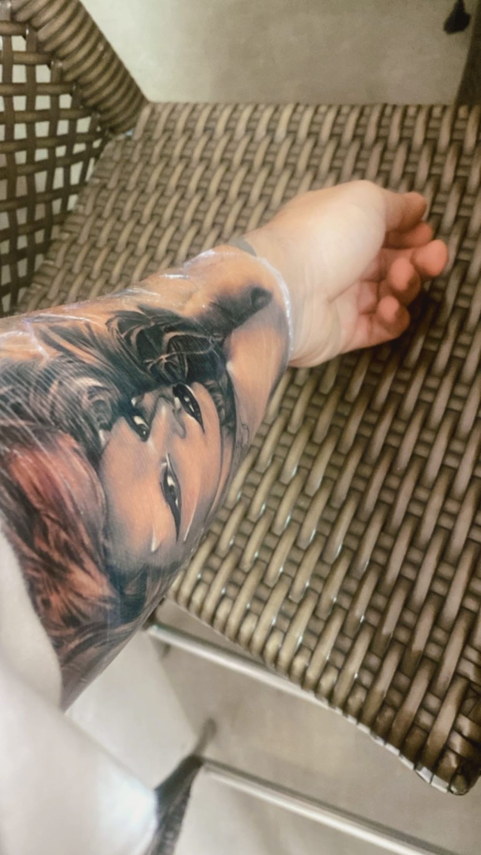 Gloria Groove mostra nova tatuagem de rosto de Lady Gaga — Foto: Reprodução/Instagram