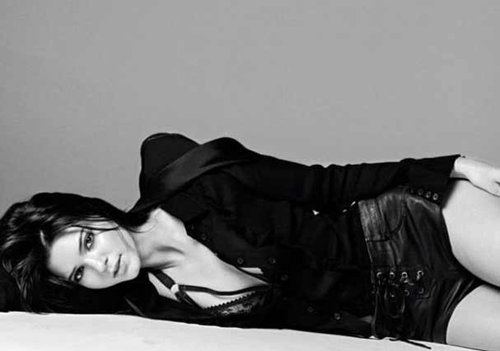 Kendall Jenner, sexy, em uma das imagens da Miss Vogue publicadas por Kim no Instagram (Foto: Reprodução/Instagram) — Foto: Glamour