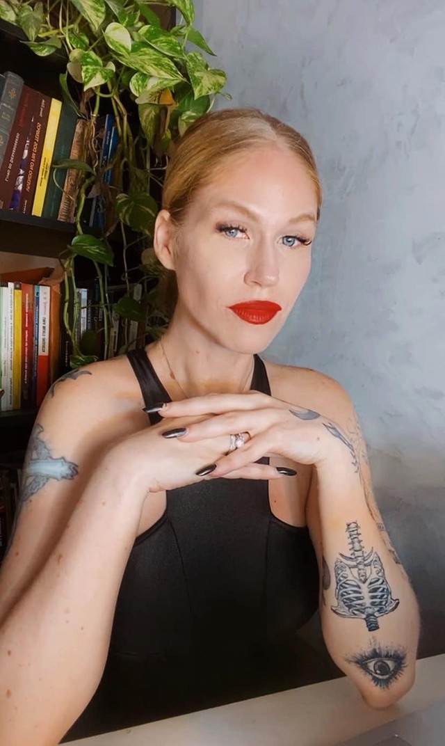 Dominatrix desmistifica a prática da dominação: “É uma mulher que ...