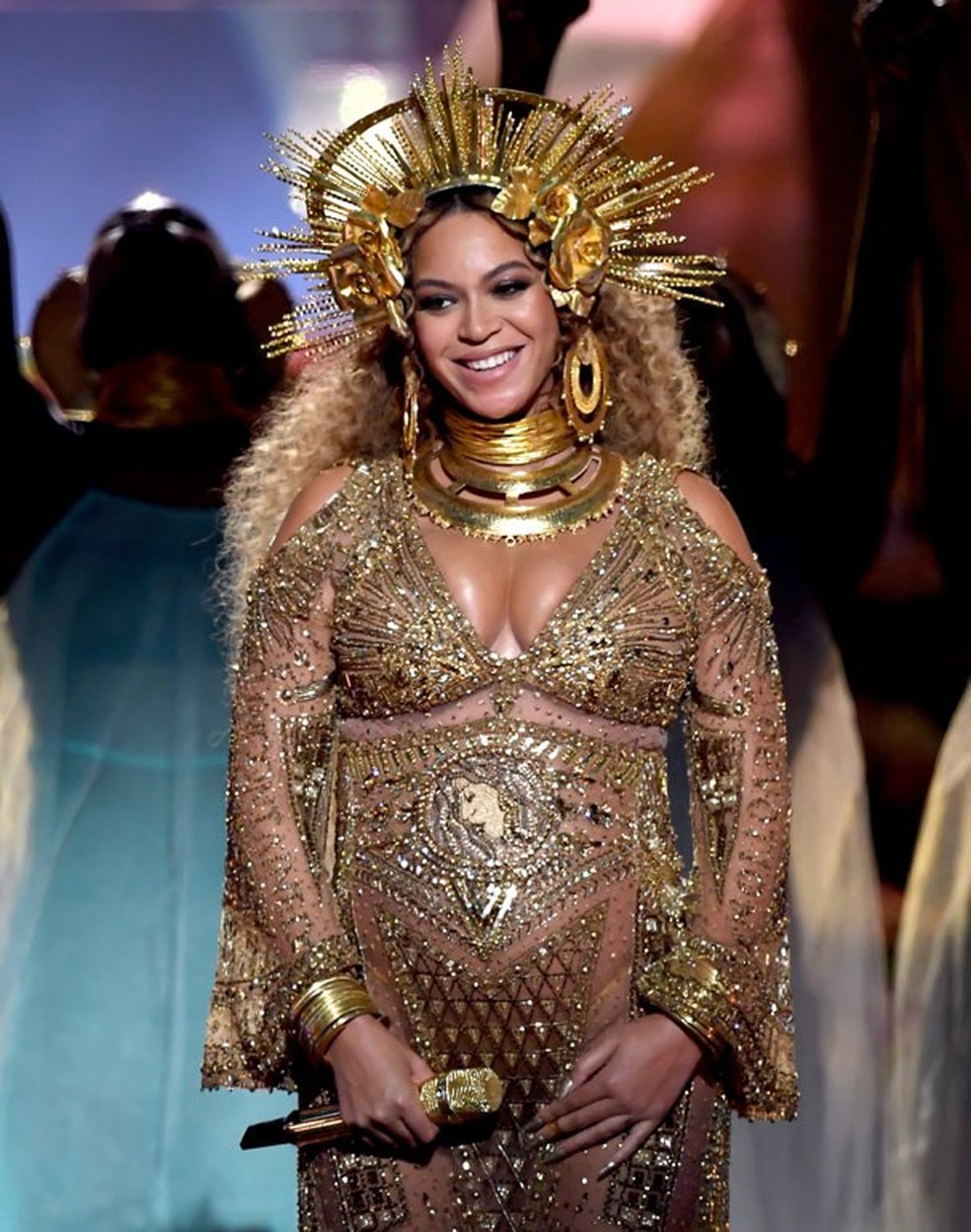 Que tal dedicar a música "Halo", da mamãe Beyoncé, para a sua mamis!? (Foto: Kevin Winter/Getty Images for NARAS) — Foto: Glamour