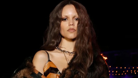 Qual é a tendência amada pelos millennials que Jenna Ortega trouxe de volta?