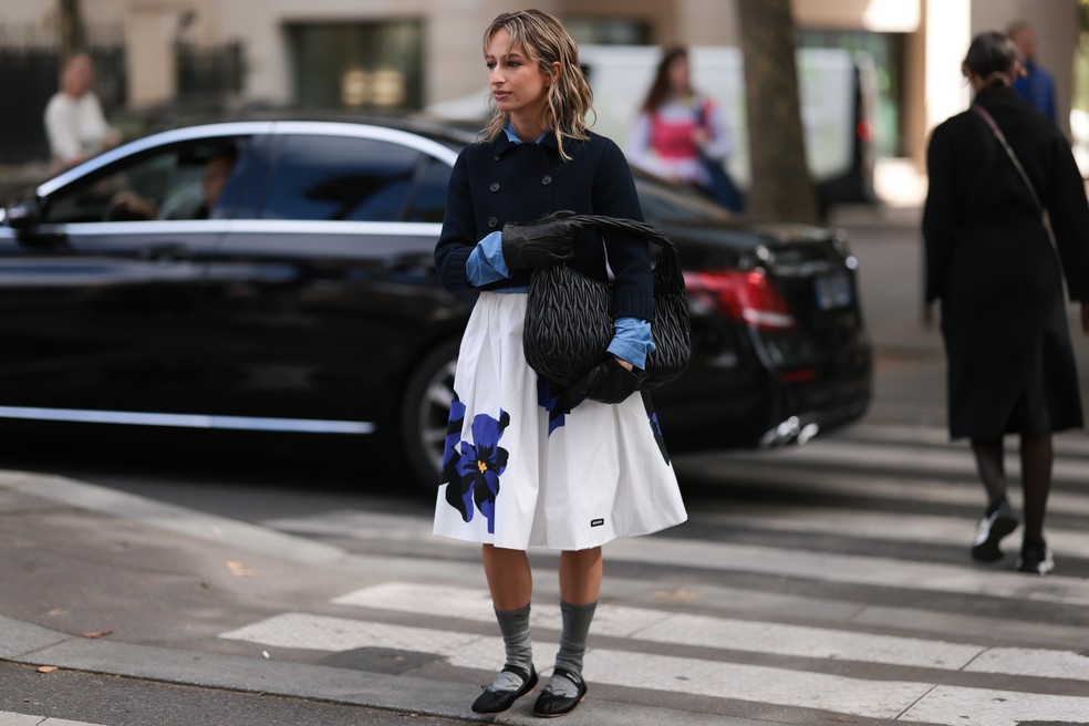 A "teoria azul inesperada" do TikTok está tomando conta da moda — Foto: Getty Images