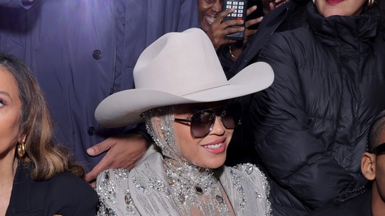 NYFW: Beyoncé causa frisson ao aparecer de surpresa no desfile da Luar