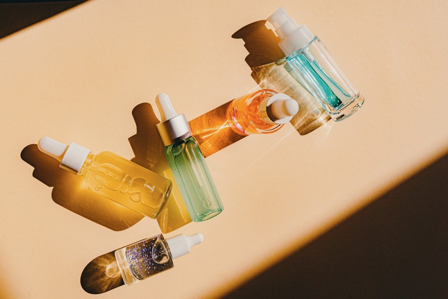 Cosmeticorexia: quando se preocupar pelo desejo por cosméticos e excesso de cuidados com a pele