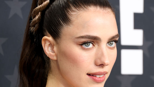 Critics Choice Awards 2025: looks românticos dominam a beleza da premiação