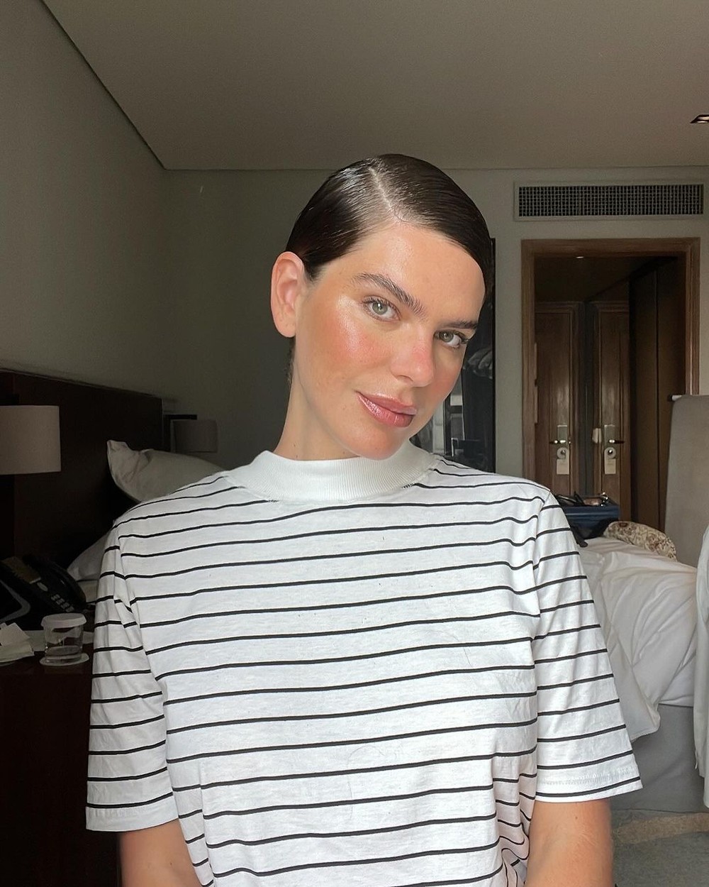 Mariana Goldfarb abre álbum de fotos e exibe visual fresh