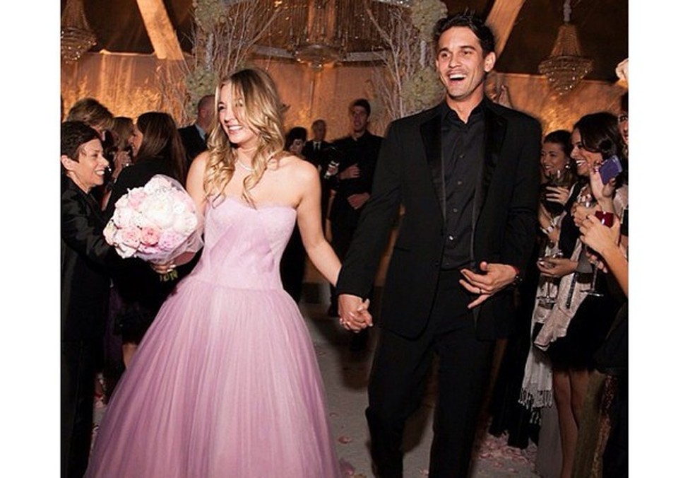 Kaley Cuoco, sagitariana, escolheu casar de rosa! (Foto: Reprodução: Instagram) — Foto: Glamour