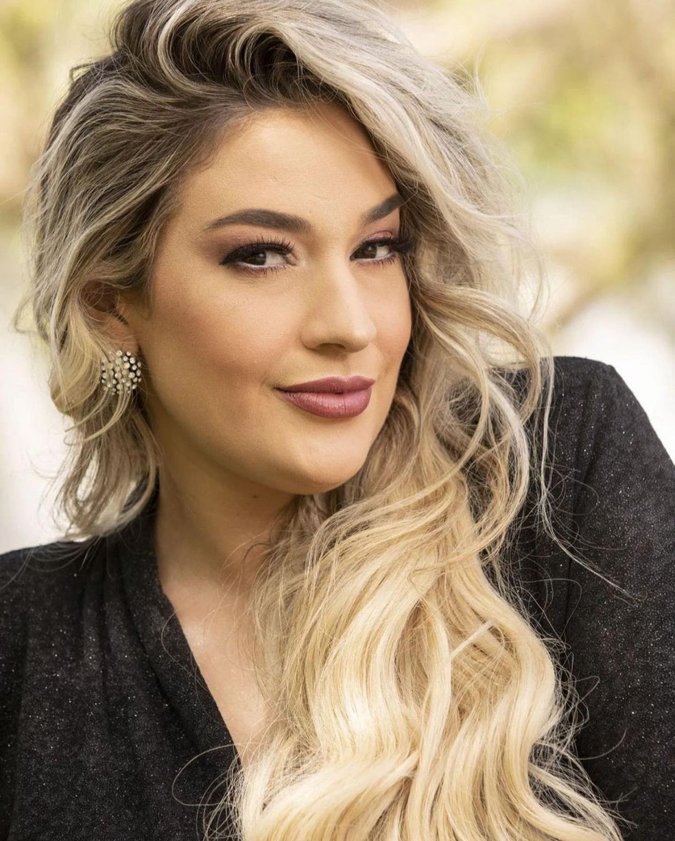 Ex-BBB Marília Miranda apresenta marca de maquiagem 'Marília Bonita