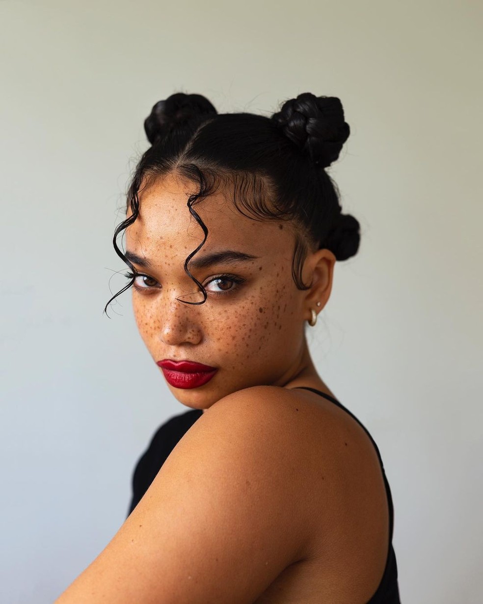 Carnaval 2025: ideias de penteado — Foto: Instagram @cecilialaulanne