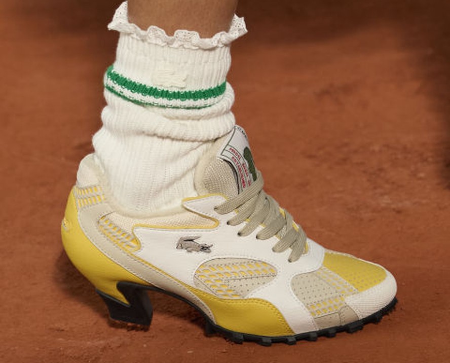 Tênis com salto da Lacoste