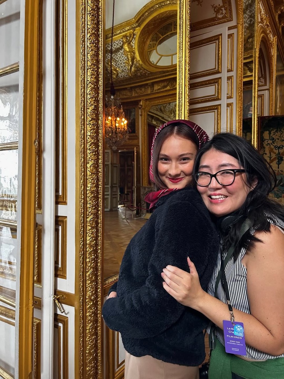 Lola Tung e Jenny Han — Foto: Reprodução/Instagram/@thesummeriturnedpretty