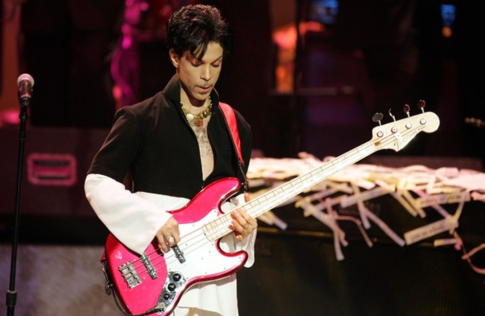 Bruce Springsteen homenageia Prince em show