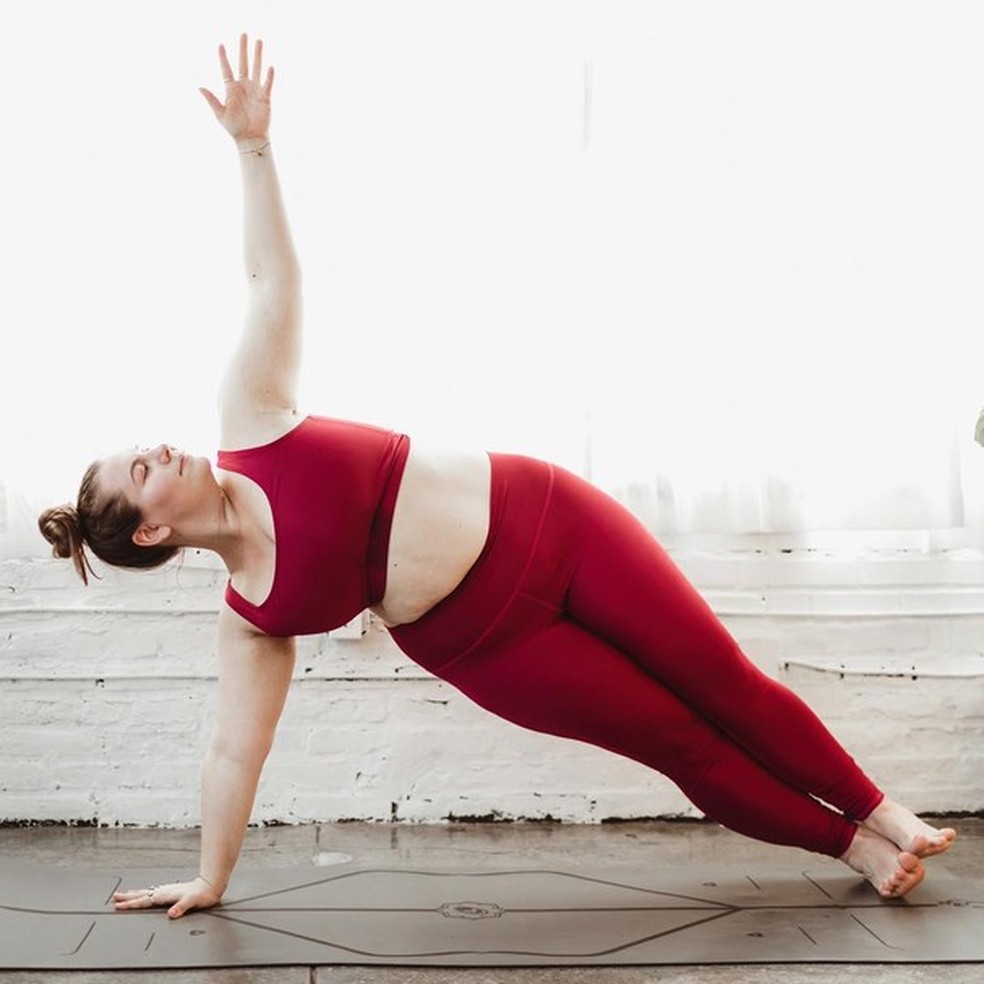 Dana Falsetti é professora de ioga (Foto: Reprodução) — Foto: Glamour