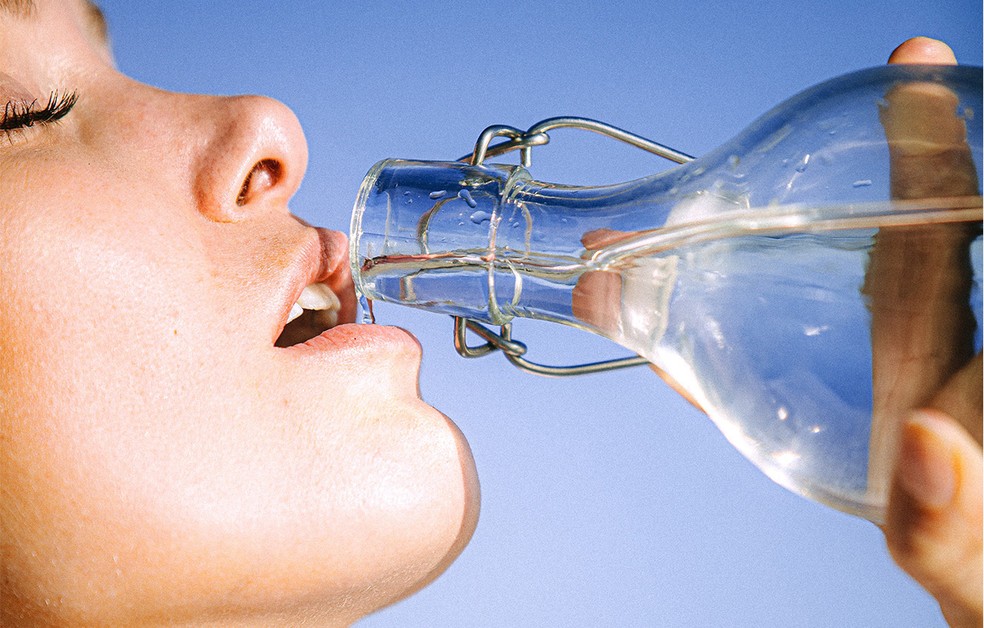 Beber 7 litros de água por dia pode causar diurese excessiva — Foto: Pexels