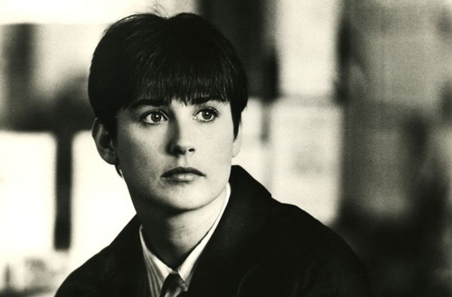 Em 1990, Demi Moore estrelou "Ghost" com este look boyfriend. Zero sexy, mas esbanjando estilo