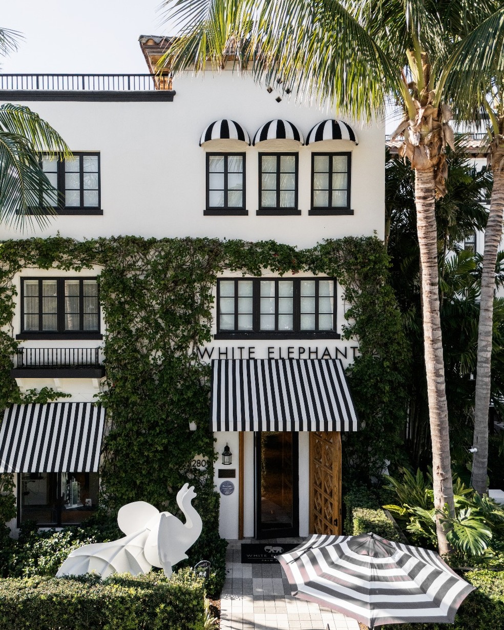 O hotel-boutique White Elephant oferece aula de ioga na praça ou na praia com direito a café da manhã e carrinho de golfe para o traslado — Foto: Divulgação