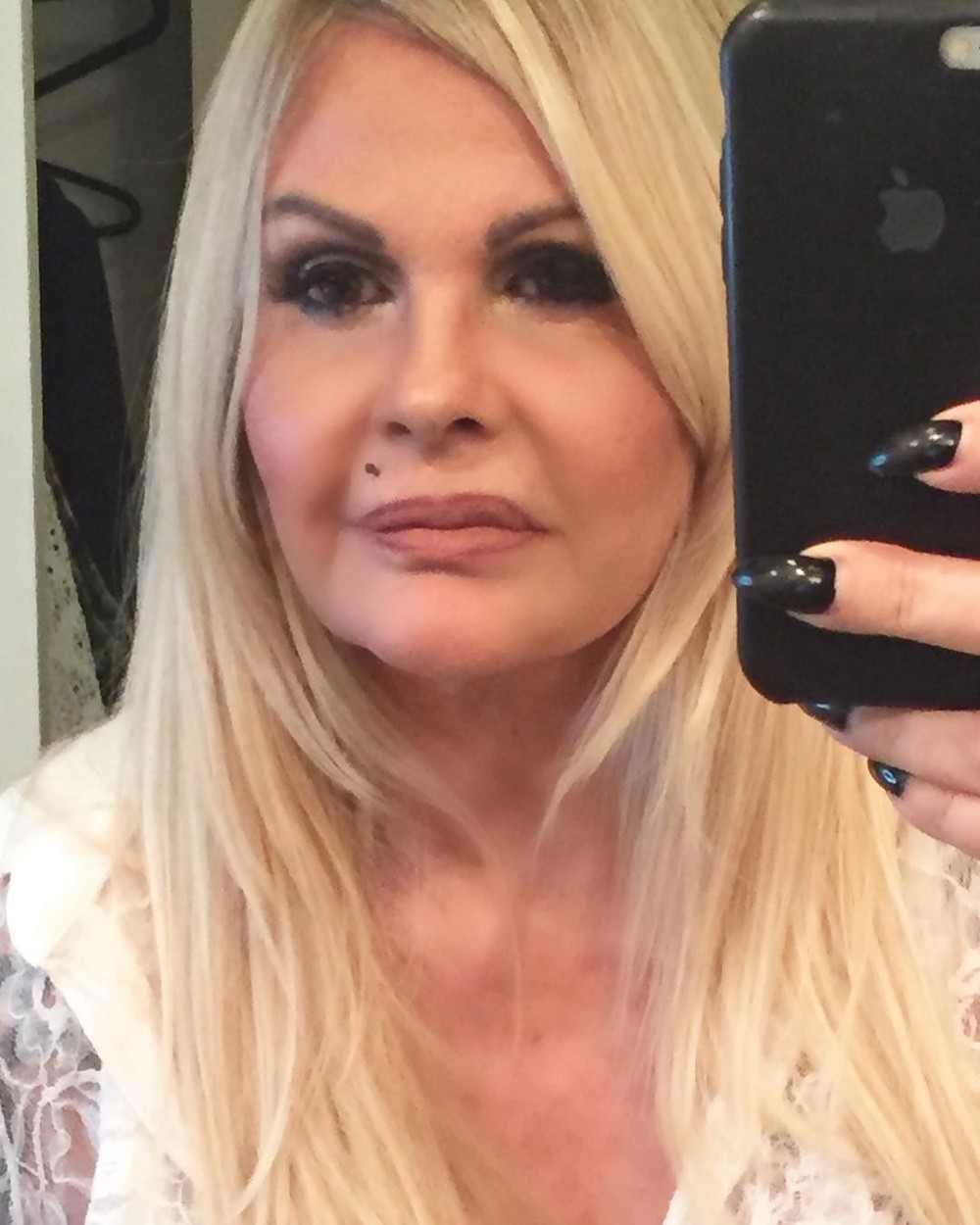 Aos 62, Monique Evans posta textão empoderador: 'Me orgulho de cada ruga'