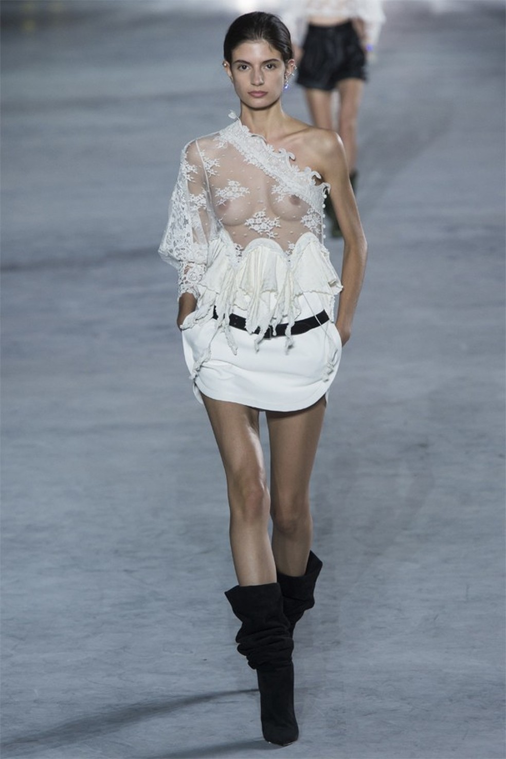 Saint Laurent verão 2018 (Foto: Imaxtree) — Foto: Glamour