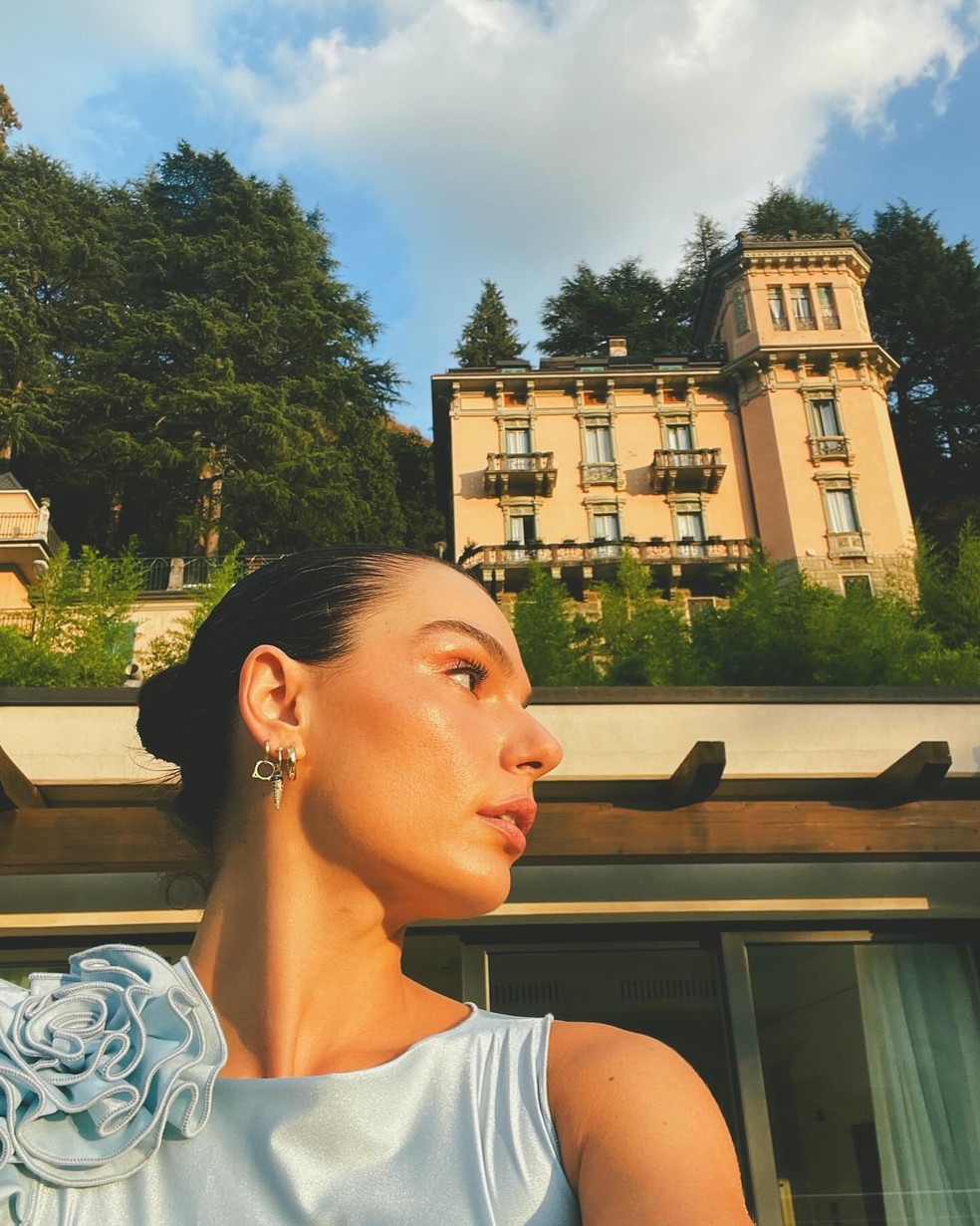 Isis Valverde abre o &aacute;lbum de fotos italiano &mdash; Foto: Reprodu&ccedil;&atilde;o/ Instagram @isisvalverde