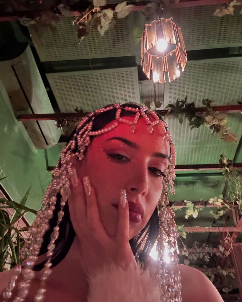 Um raio-x das produções de beleza da cantora Naika — Foto: @naika