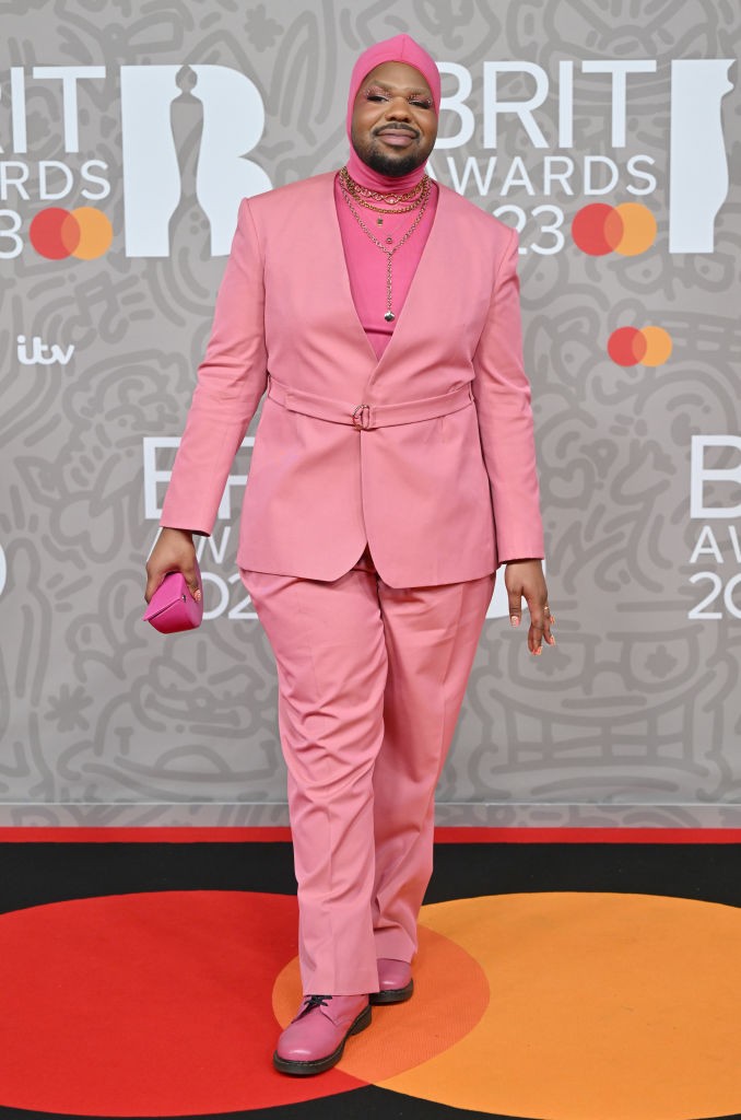 BRIT Awards 2023: famosos ousam nos looks para premiação musical