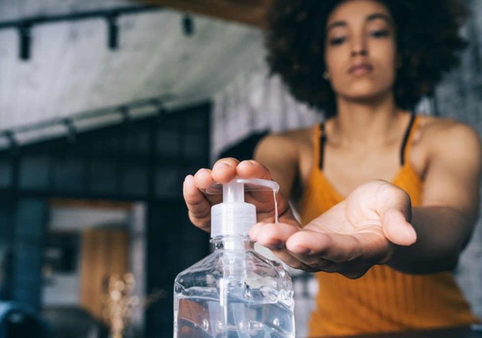 Hábitos que nasceram e evoluíram no primeiro ano da pandemia do coronavírus (Foto: Getty Images) — Foto: Glamour