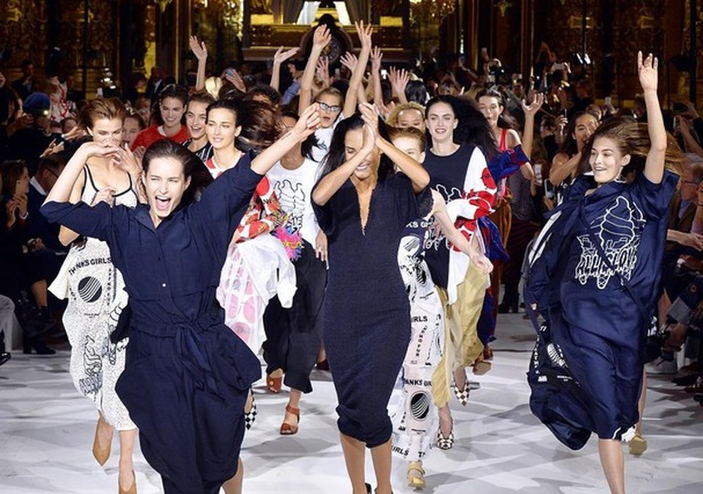 Fim de desfile de Stella McCartney (Foto: Instagram/Reprodução) — Foto: Glamour