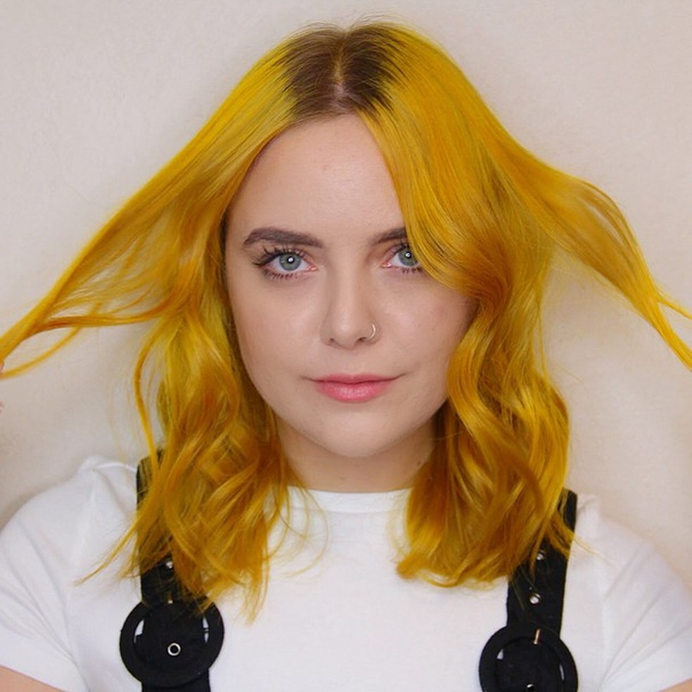 Cabelo amarelo mostarda (Foto: Reprodução Instagram ) — Foto: Glamour