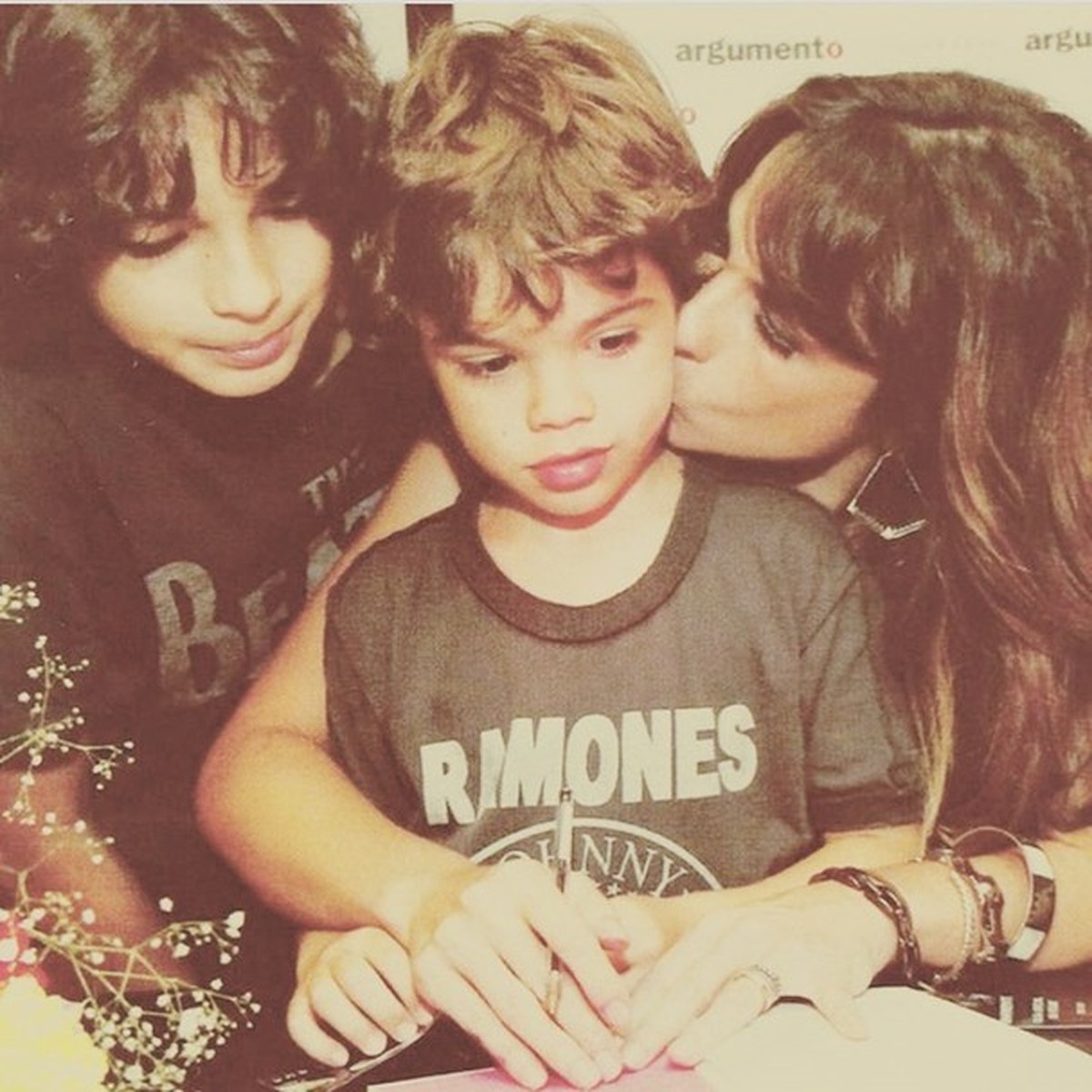 Maria Ribeiro celebra 44 anos em linda publicação com os filhos