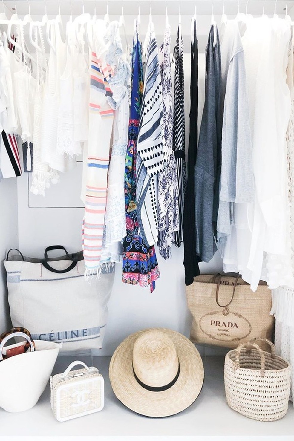 Organizar o closet também é uma forma de renovar os ares da casa (Foto: Instagram/Reprodução) — Foto: Glamour