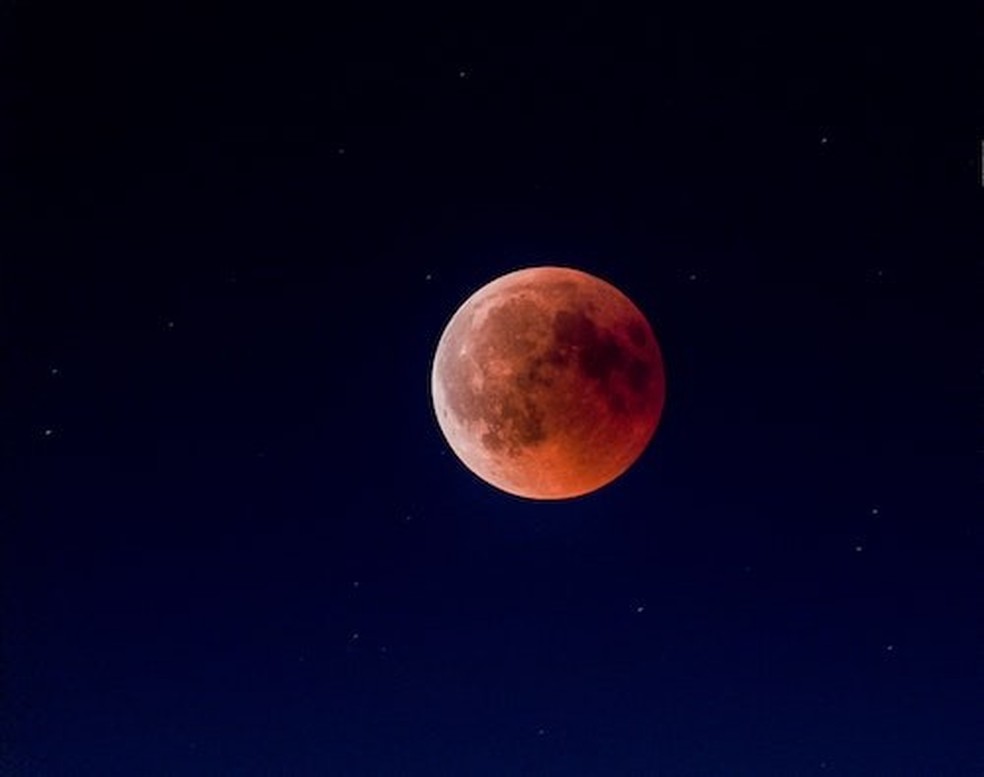 Mês de junho terá eclipses e Lua de Morango que só acontece a cada 50 anos! (Foto: Unsplash — Foto: Glamour