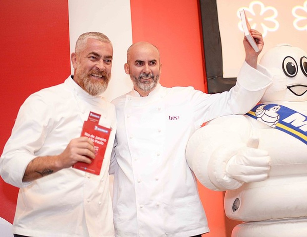 Os chef Alex Atala e Geovane Carneiro são, pelo segundo ano consecutivo, os únicos dois-estrelas do Brasil, pelo D.O.M (Foto: Ari Kaye/Divulgação) — Foto: Glamour