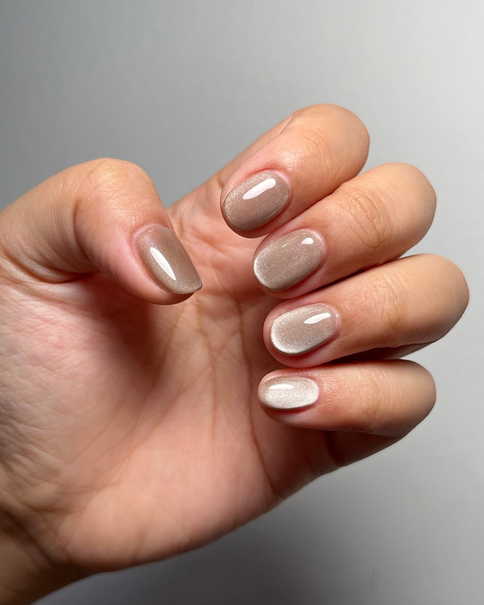 Essas são as três tendências para unhas curtas mais quentes da temporada — Foto: @dandelion.id