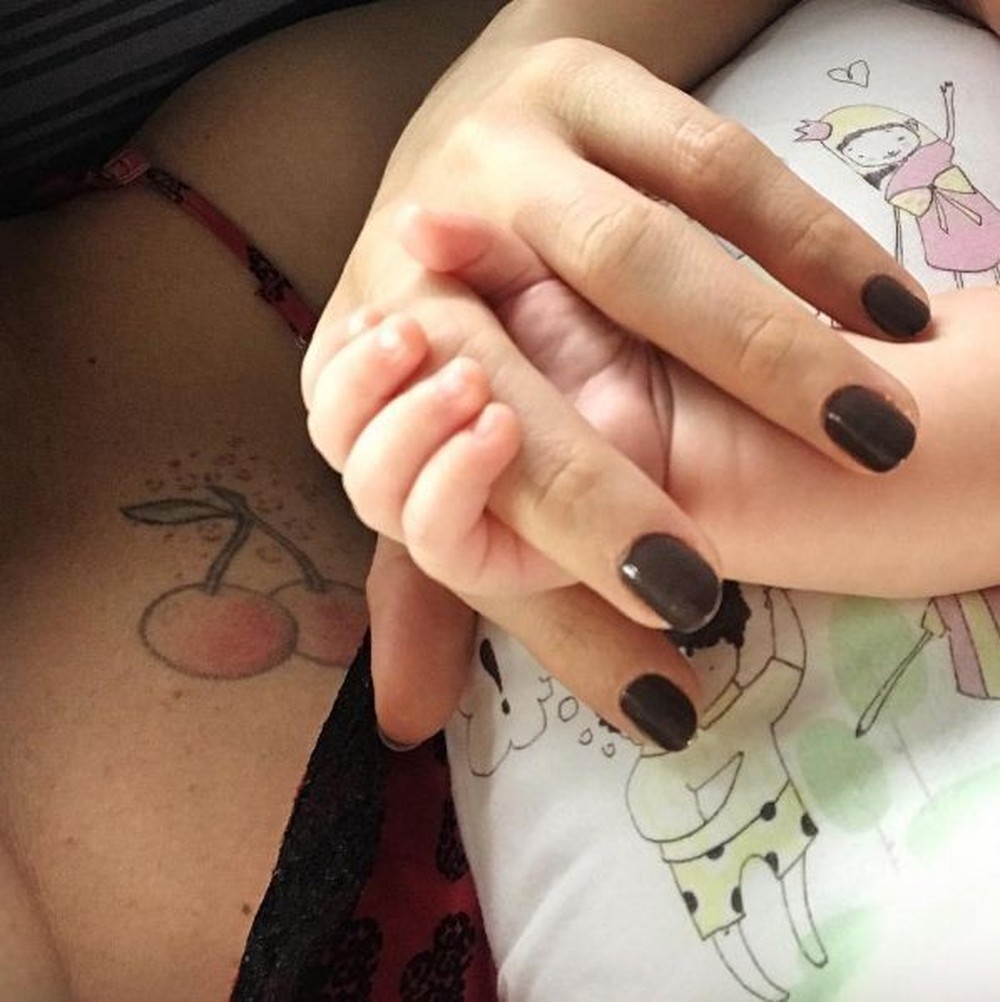 Pitty mostra a primeira vez da filha Madalena em um estúdio de música