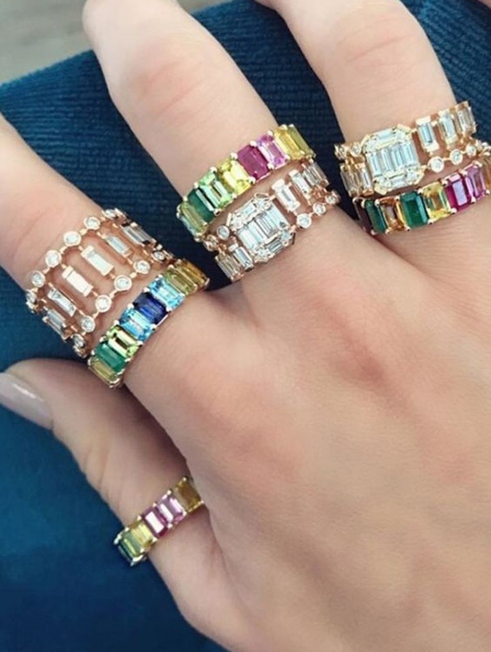 Anel arco-íris é a tendência da vez quando o assunto é acessório (Foto: Pinterest ) — Foto: Glamour