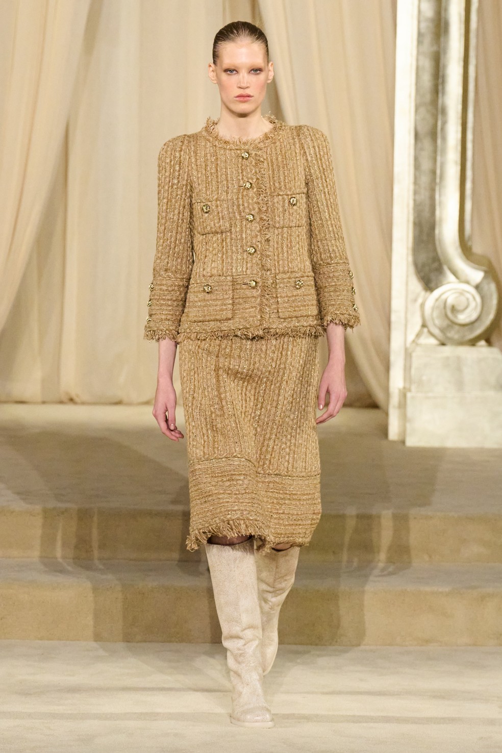 8 jeitos de usar saia no inverno, segundo a Chanel — Foto: Launchmetrics Spotlight