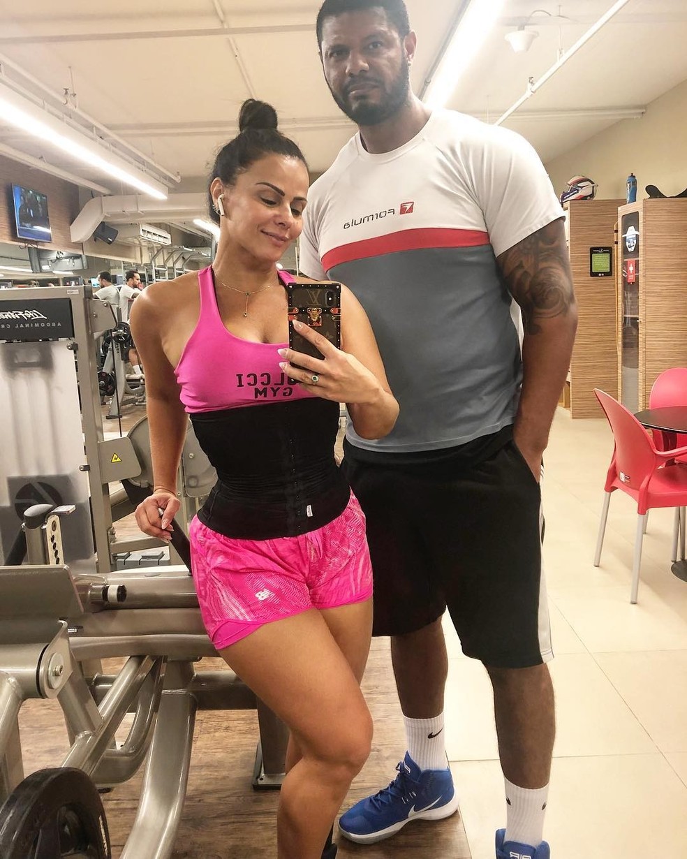 Viviane Araújo e o personal trainer Douglas Mariano (Foto: Instagram/Reprodução) — Foto: Glamour