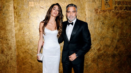 George Clooney revela presente "nada animador" a Amal Clooney no aniversário de 9 anos de casamento
