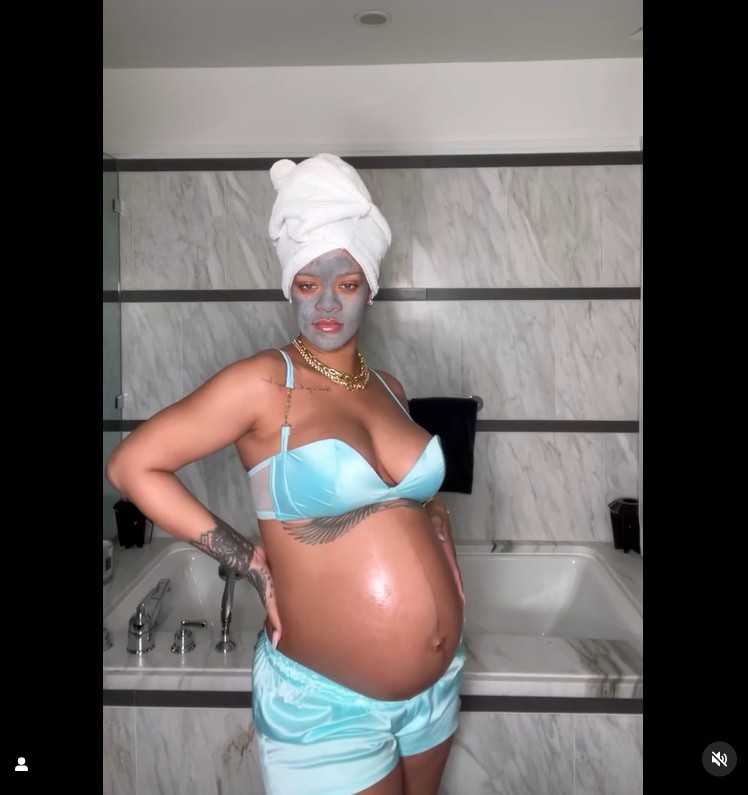 Na reta final da gravidez, Rihanna exibe a barriguinha — Foto: Reprodução/Instagram
