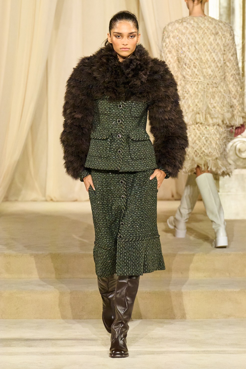 8 jeitos de usar saia no inverno, segundo a Chanel — Foto: Launchmetrics Spotlight