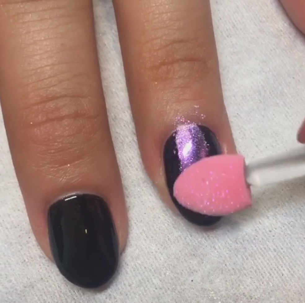 Unhas cromadas (Foto: Reprodução/ Instagram) — Foto: Glamour