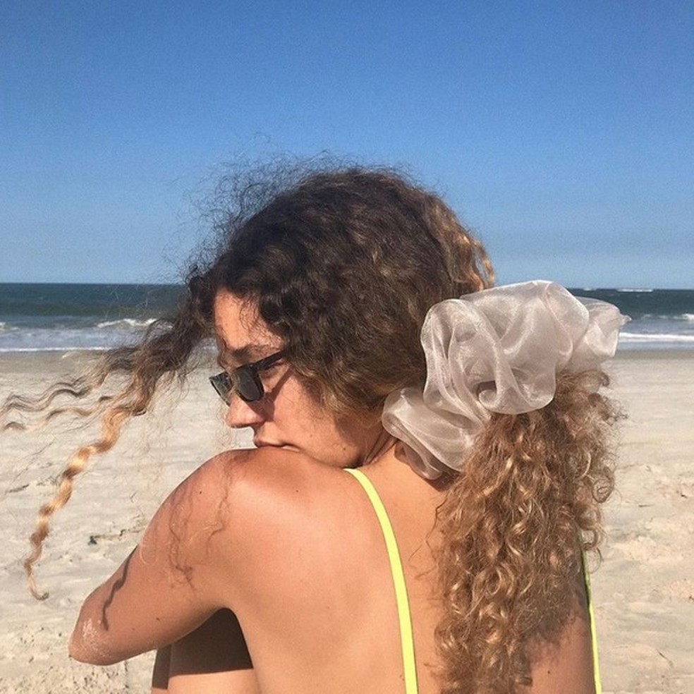 Schrunchie gigante (Foto: Reprodução Instagram) — Foto: Glamour