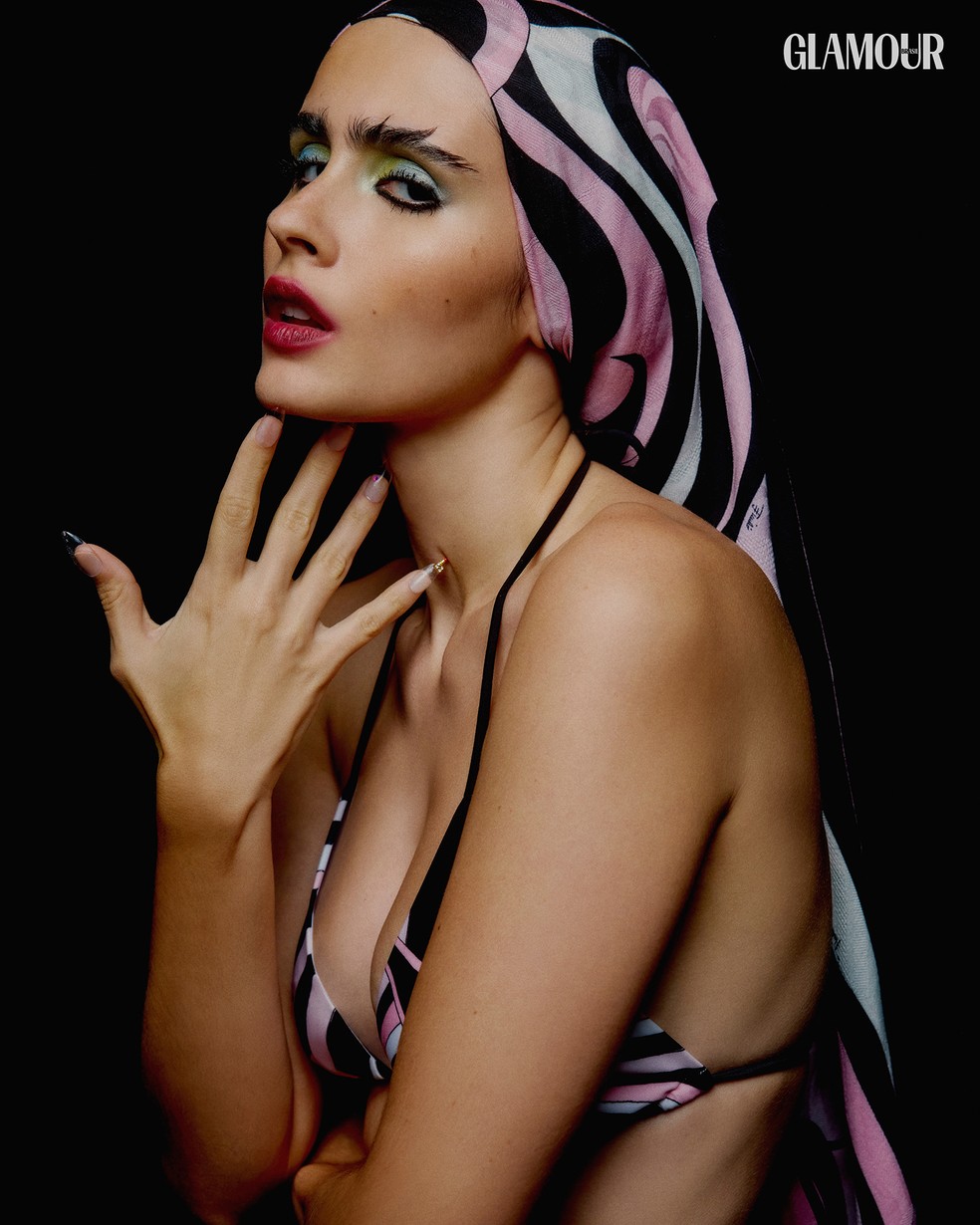 Valentina Herszage é capa da Glamour de Fevereiro — Foto: Bruna Castanheira